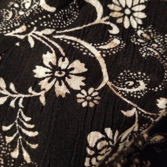 Black and White floral tunic - Picture 3 of 4